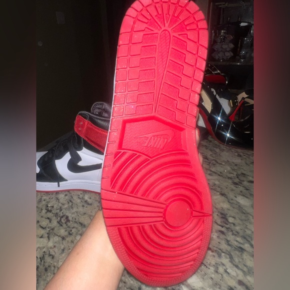 Nike Air Jordan 1 Mid - Black / White / Red - Picture 2 of 3